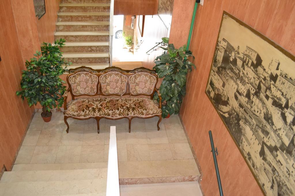 Hostal Al-Qazeres Caces Exterior foto