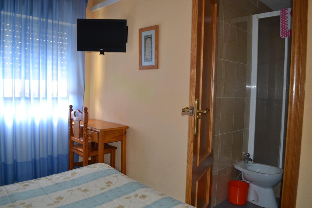 Hostal Al-Qazeres Caces Quarto foto