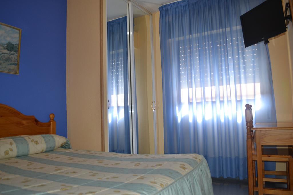 Hostal Al-Qazeres Caces Quarto foto