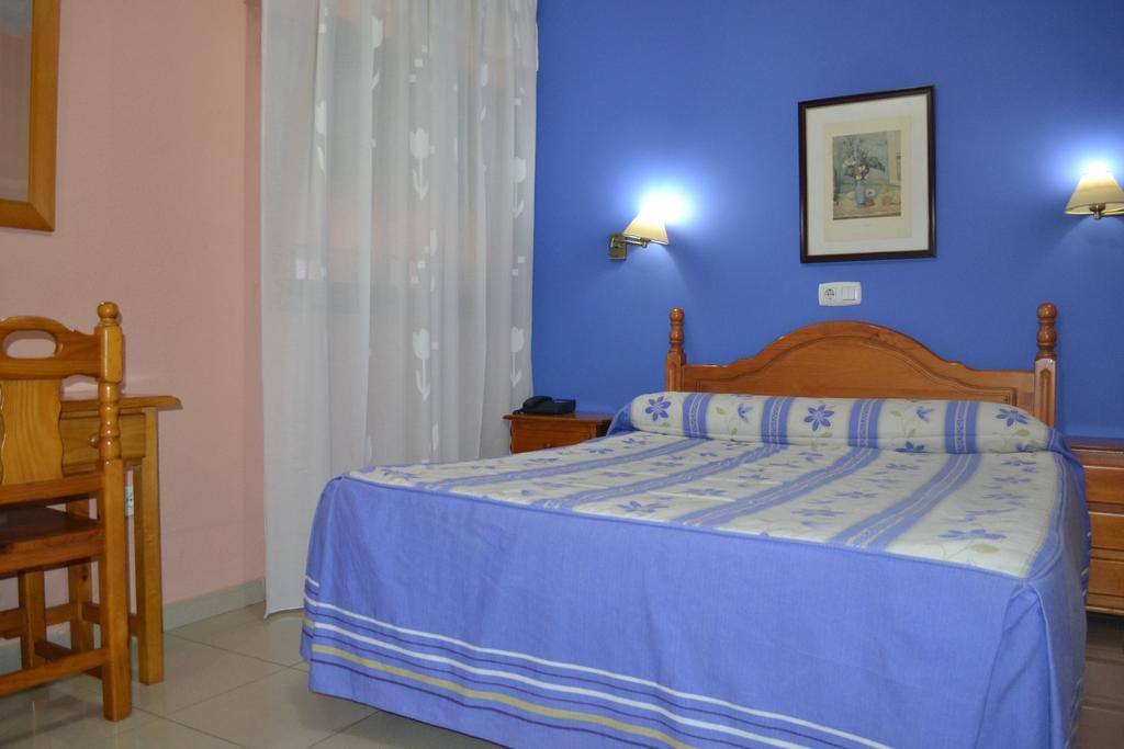 Hostal Al-Qazeres Caces Quarto foto